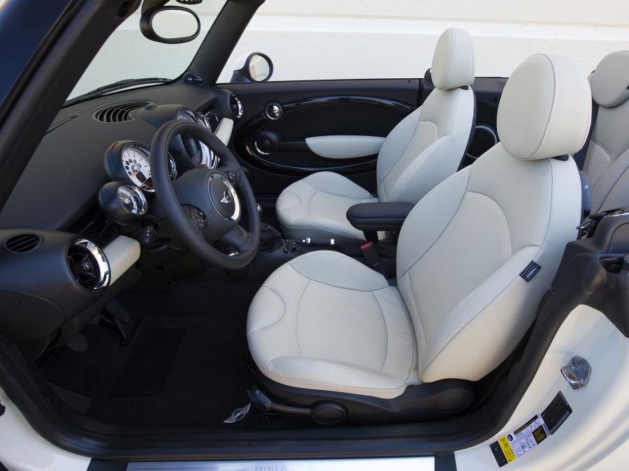  Mini Cooper Cabrio 2010 года  (US) (фото 29 из 30)